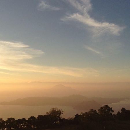 A Breath Taking View Of Taal Lake & Volcano Tagaytay City Екстер'єр фото